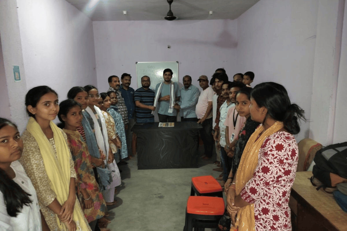 महाराष्ट्र में राष्ट्रपति के हाथों गोल्ड मेडल पाने वाले शुभम पति को खरसावां में किया गया सम्मानित