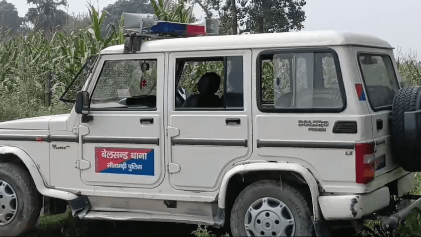 sitamarhi News: बेलसंड में झाड़ियों से मिला महिला का शव, हत्या कर फेंके जाने की आशंका