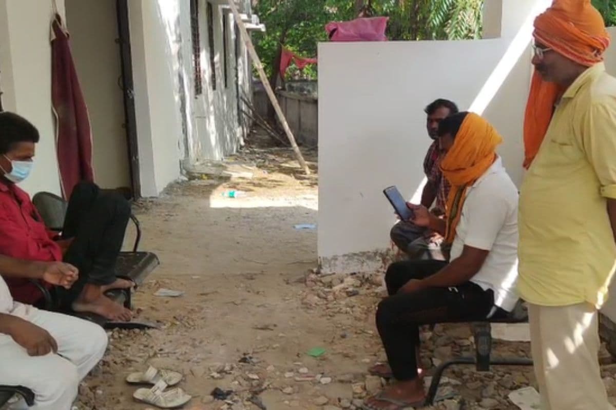 मां फंदे पर झूल गई… पैरों के पास खड़ी होकर बिलखती रही मासूम, बिहार के सीवान में दर्दनाक मंजर