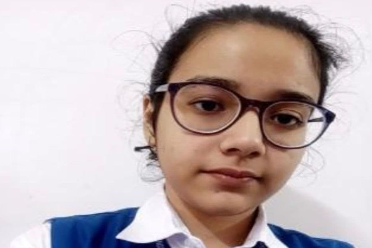 जमशेदपुर की छात्रा शांभवी तिवारी बनी कंट्री टॉपर, हासिल किए 100% मार्क्स