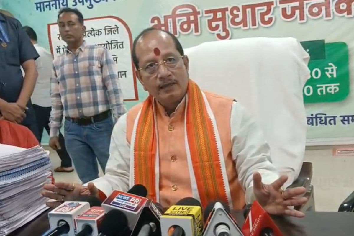 बिहार में हड़ताली राजस्व कर्मचारियों को विजय सिन्हा की चेतावनी, कहा- किसी को नहीं छोड़ेंगे