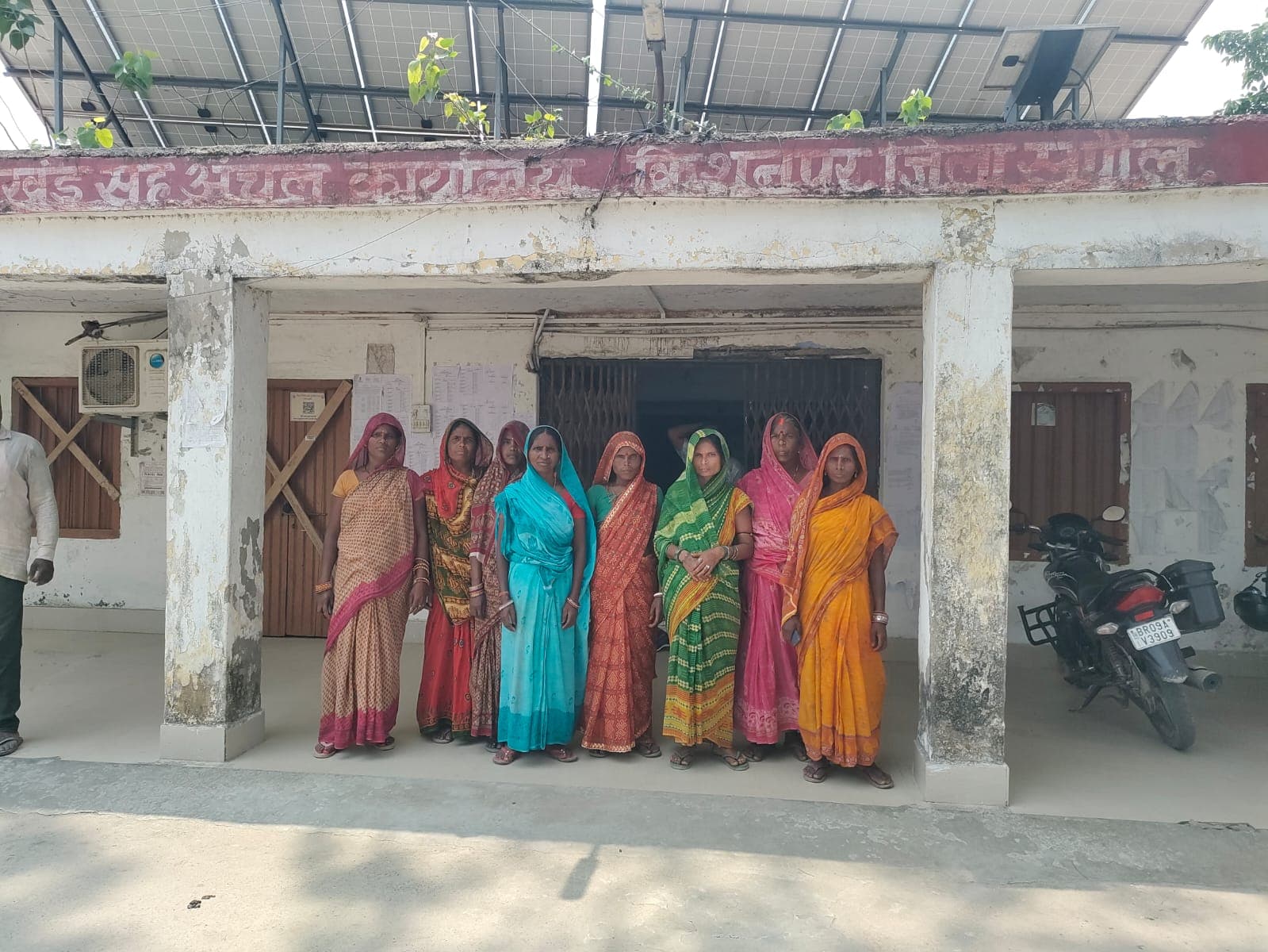70 वर्षों से बसे महादलित परिवारों ने लगाई गुहार, बोले– पहले दें बासगीत पर्चा, फिर हटाएं घर