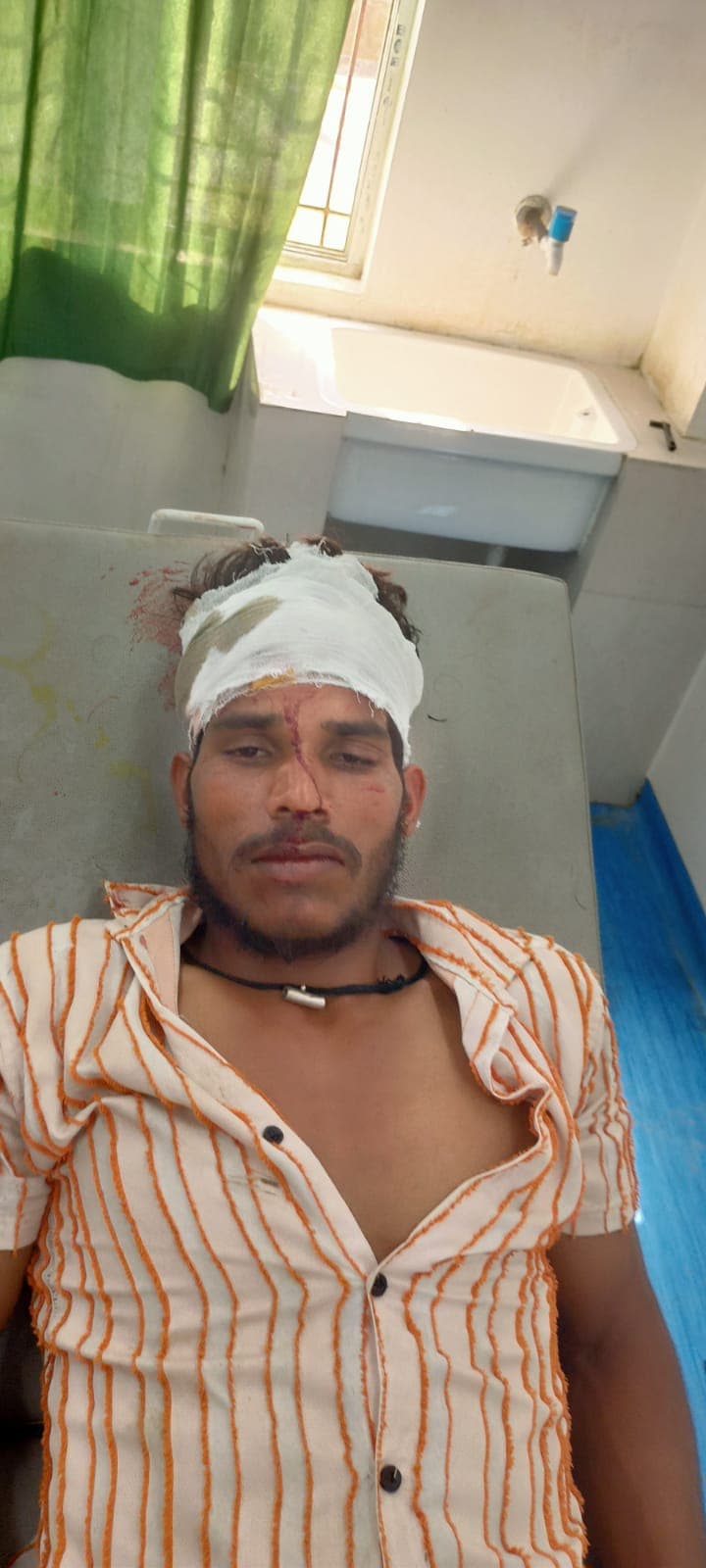 गौरवडीह चौक पर दो बाइक की टक्कर में चार युवक गंभीर रूप से घायल