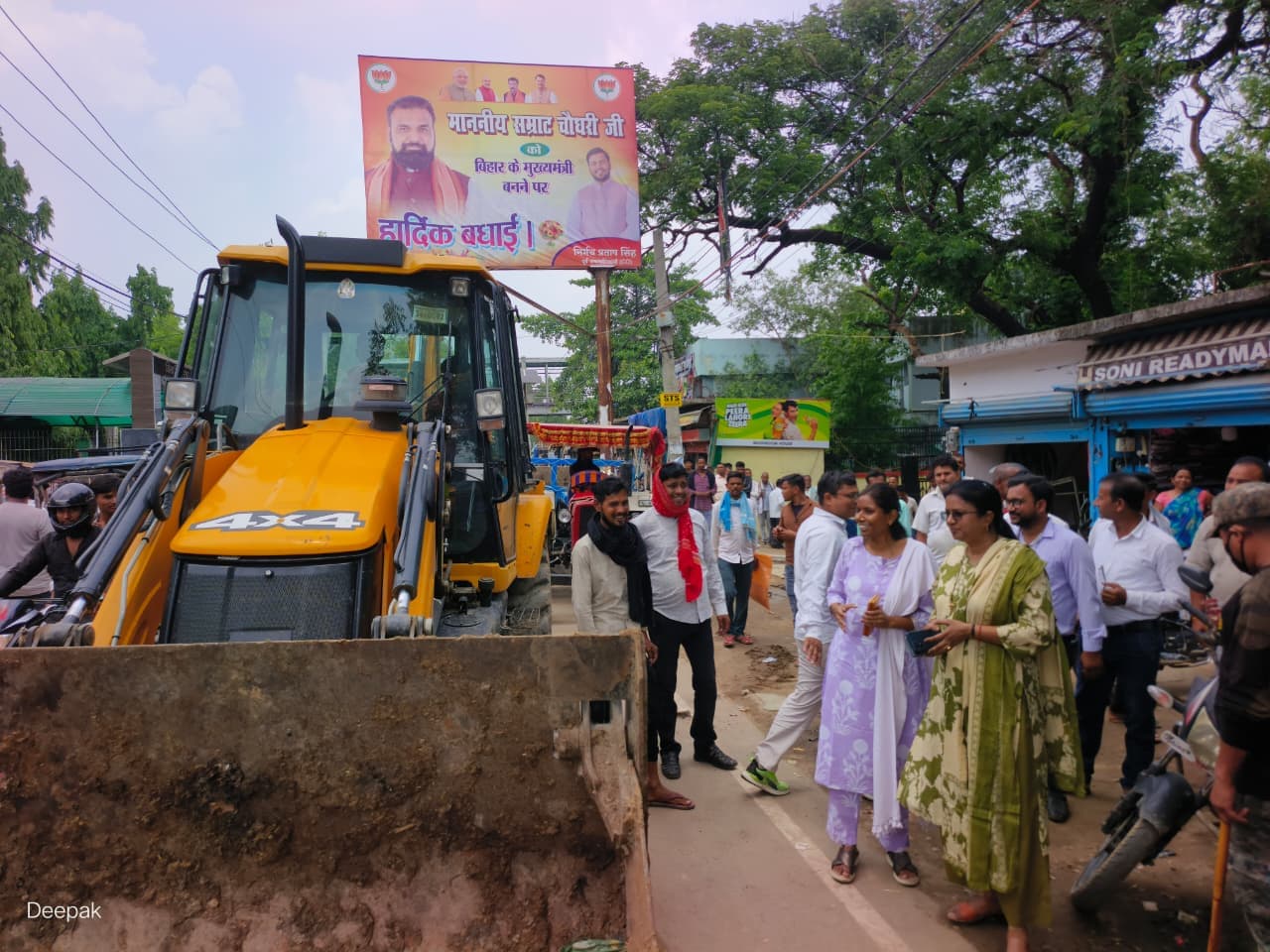 जिला प्रशासन का बुलडोजर एक्शन, शहर में चला अतिक्रमण हटाओ अभियान