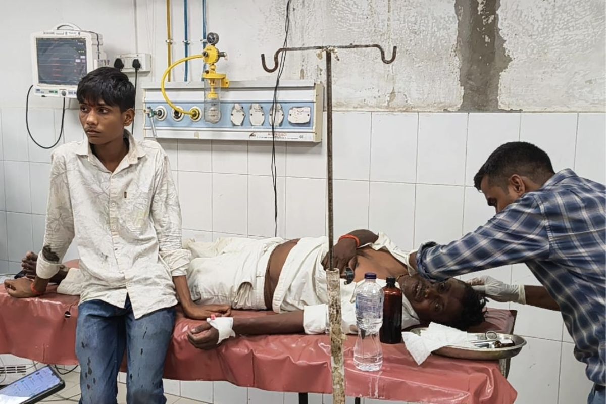 Kaimur News: अधौरा के जिलेबिया मोड़ पर अनियंत्रित ऑटो पलटा, सात यात्री घायल
