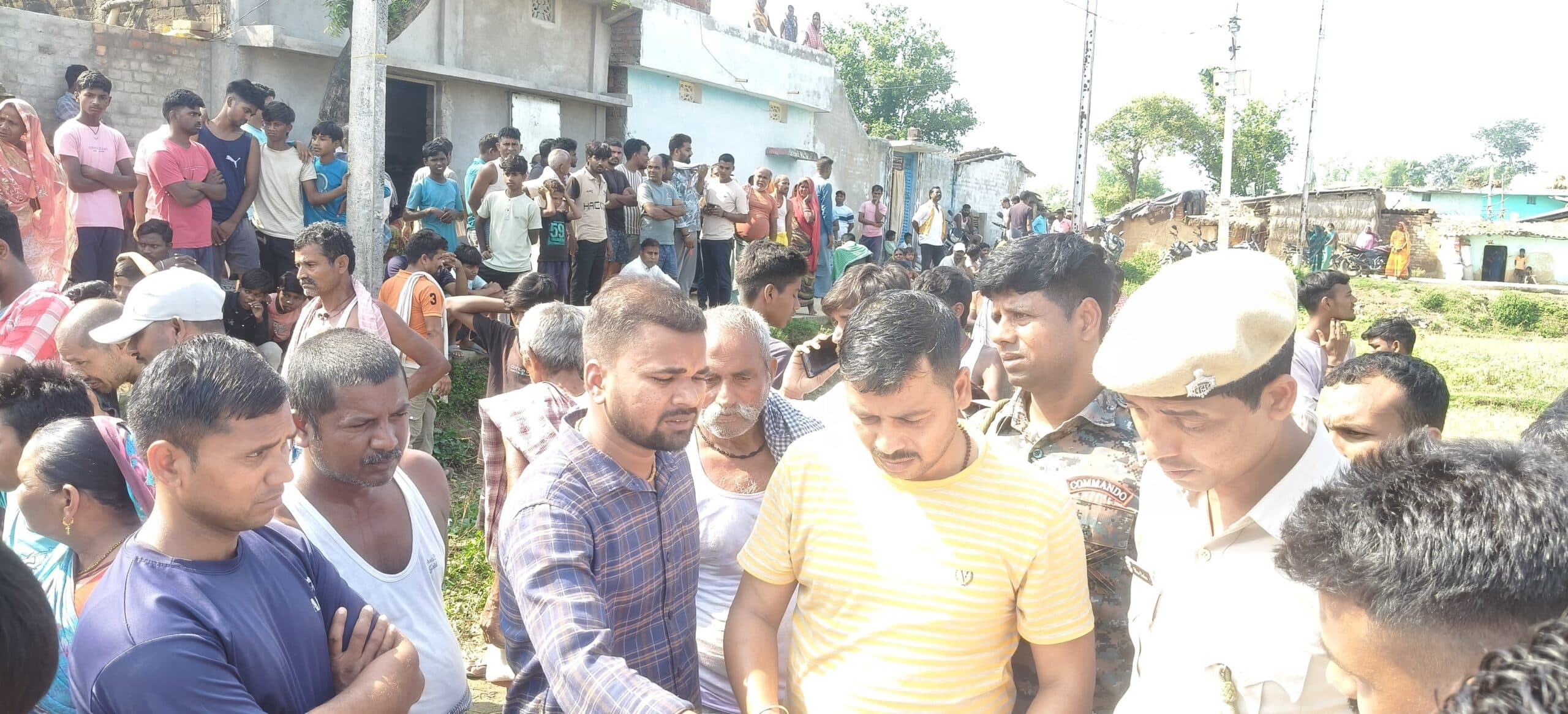 सड़क किनारे रखे बालू-ईंट से अनियंत्रित होकर पलटा टोटो, चालक की मौके पर ही दर्दनाक मौत