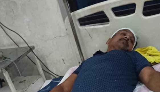 रोहतास ब्रेकिंग : करगहर के बड़हरी बाजार में स्वर्ण व्यवसायी को गोली मार लूटने की कोशिश, बेटी की सूझबूझ से बचे गहने