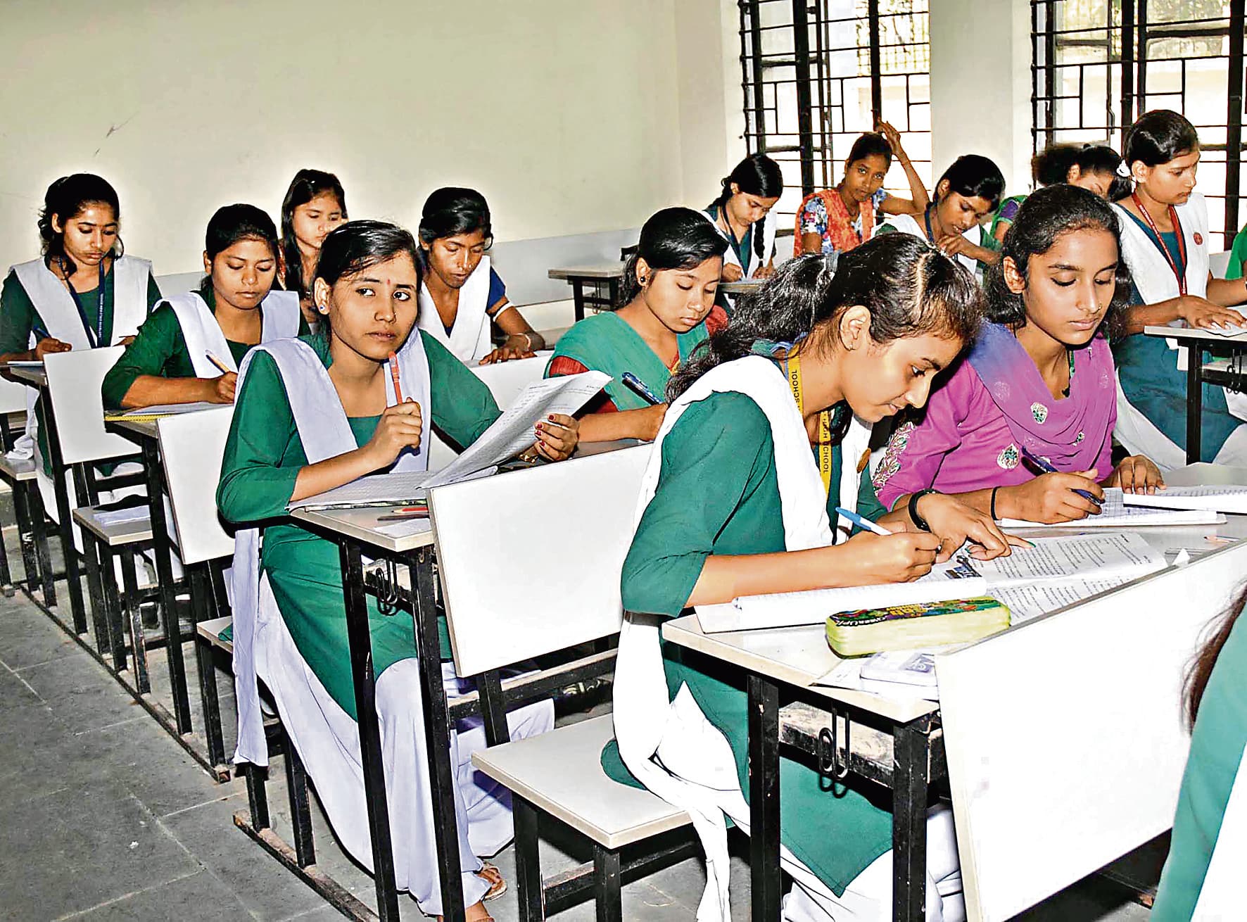 शत प्रतिशत नामांकन और बाल सर्वे के लिए स्कूली बच्चों ने निकाली जागरूकता रैली