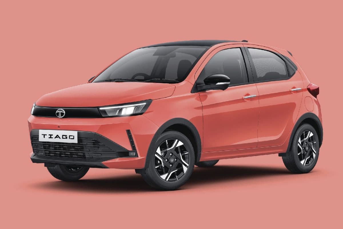 नई Tata Tiago खरीदने का है प्लान? जानिए किस वेरिएंट में मिलेंगे सबसे दमदार फीचर्स
