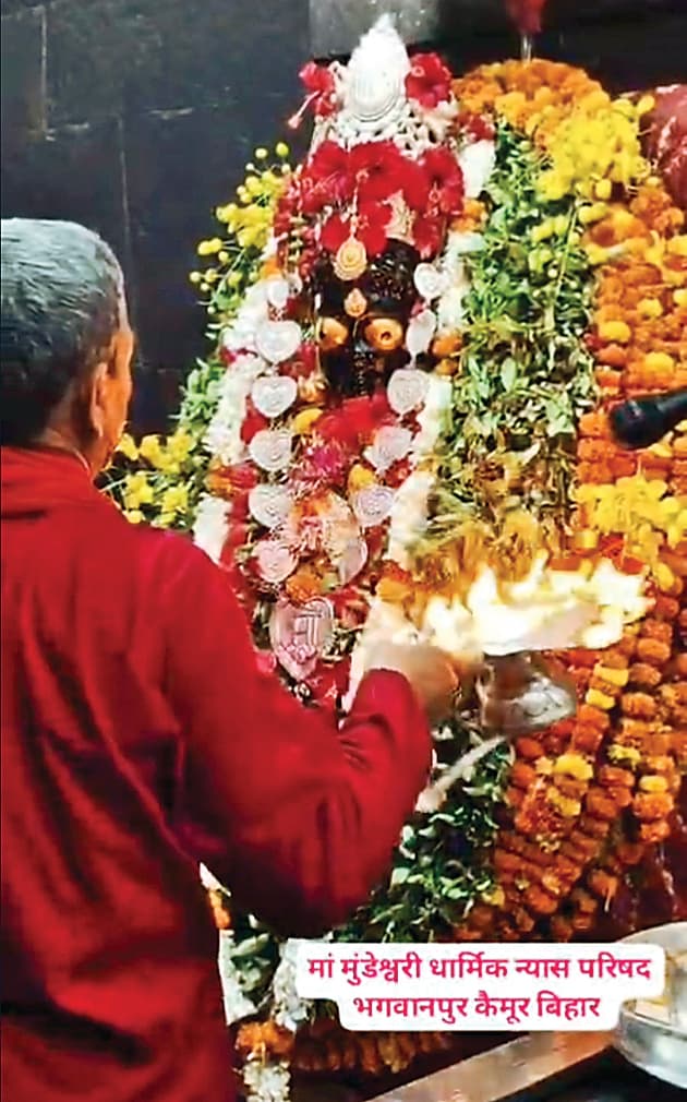 kaimur News : कैमूर में आज सुबह की आरती के साथ शक्तिपीठ माता मुंडेश्वरी का भव्य दर्शन