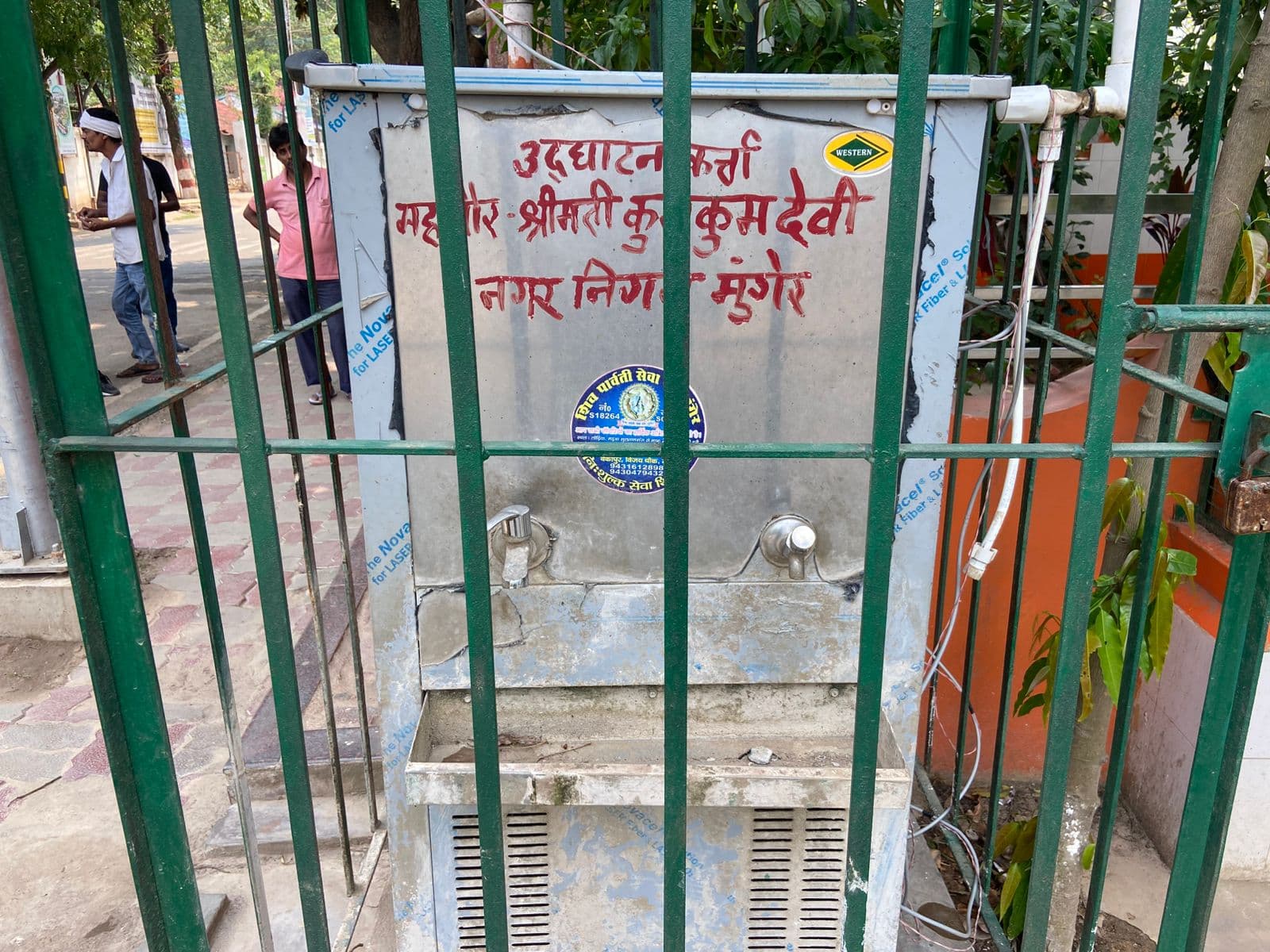 भीषण गर्मी में नगर निगम के वॉटर चिलर पड़े खराब, राहगीरों को नसीब नहीं हो रहा ठंडा पानी