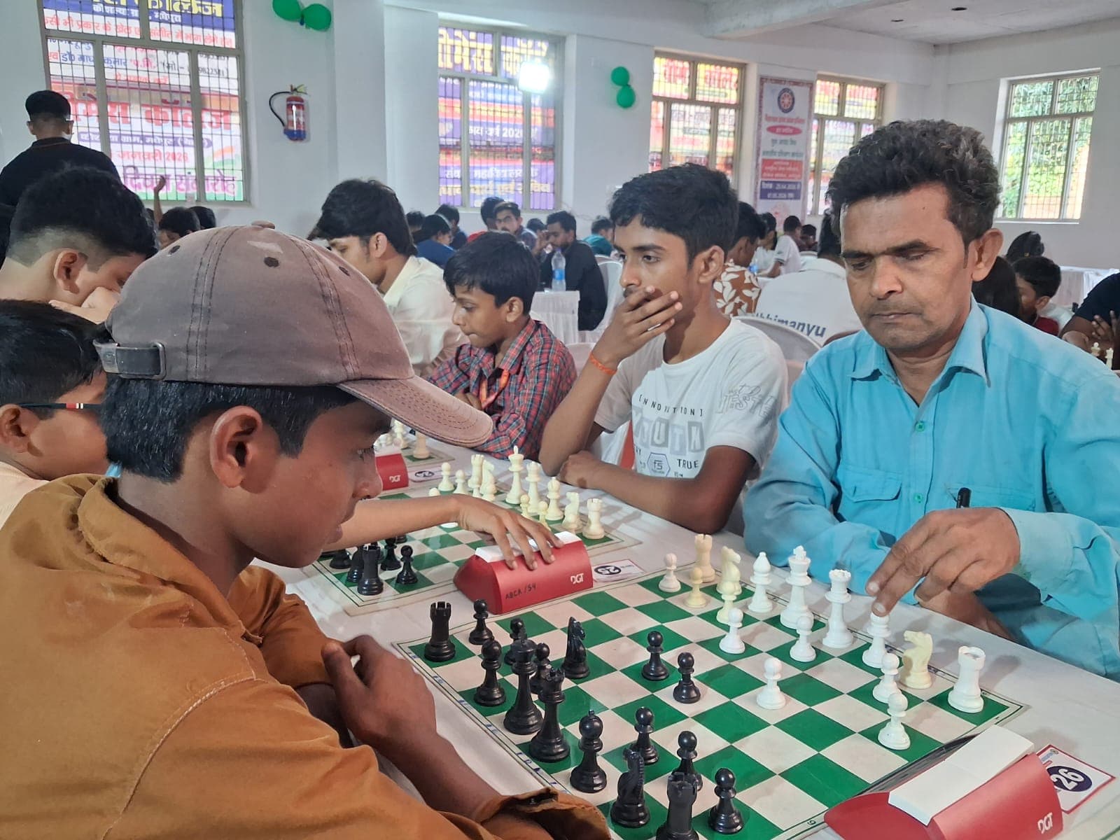 KHAGARIA: मधेपुरा में फिडे रेपिड रेटिंग शतरंज प्रतियोगिता शुरू, खगड़िया के 12 खिलाड़ी शामिल