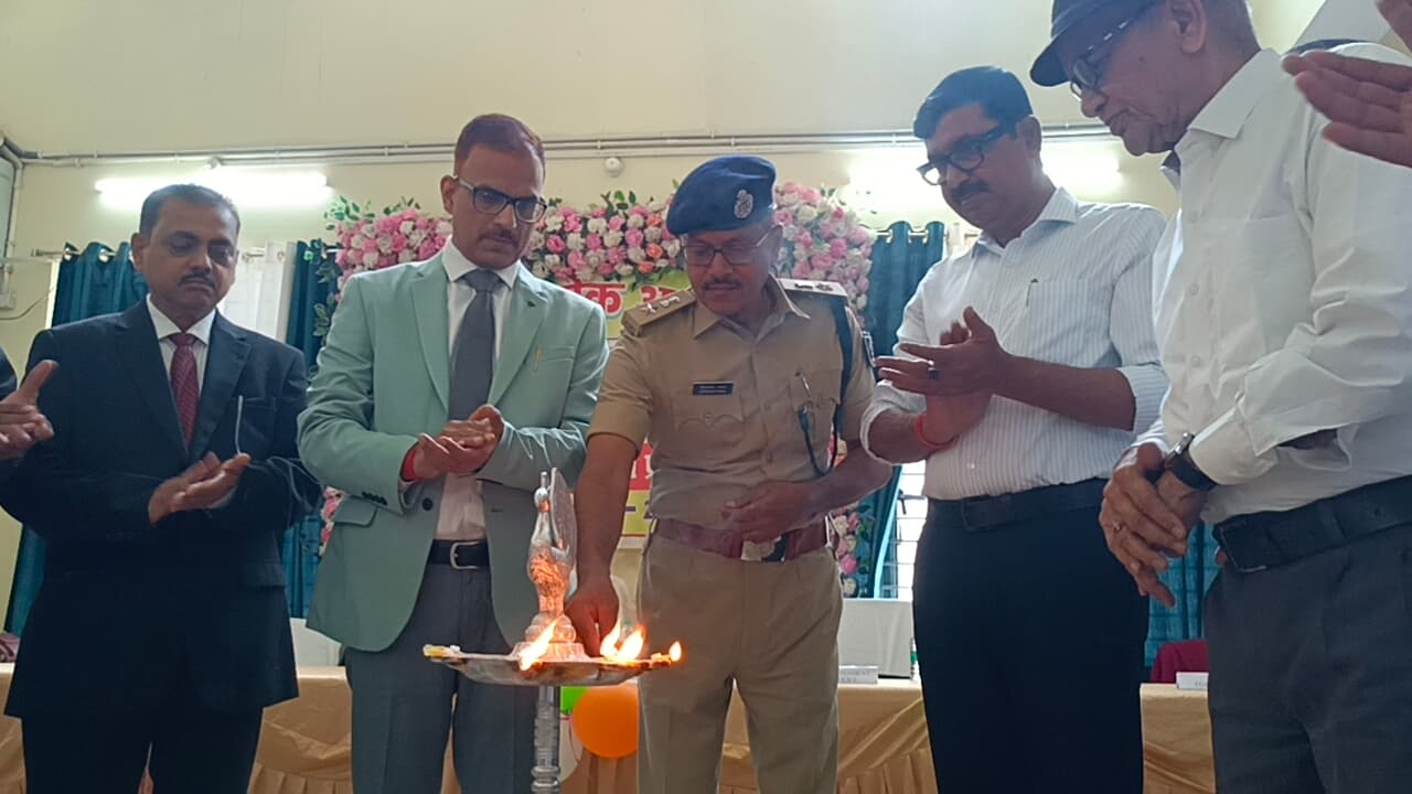 राष्ट्रीय लोक अदालत का शुभारंभ, जिला जज ने कहा- यहाँ किसी की हार नहीं, दोनों पक्षों की होती है जीत