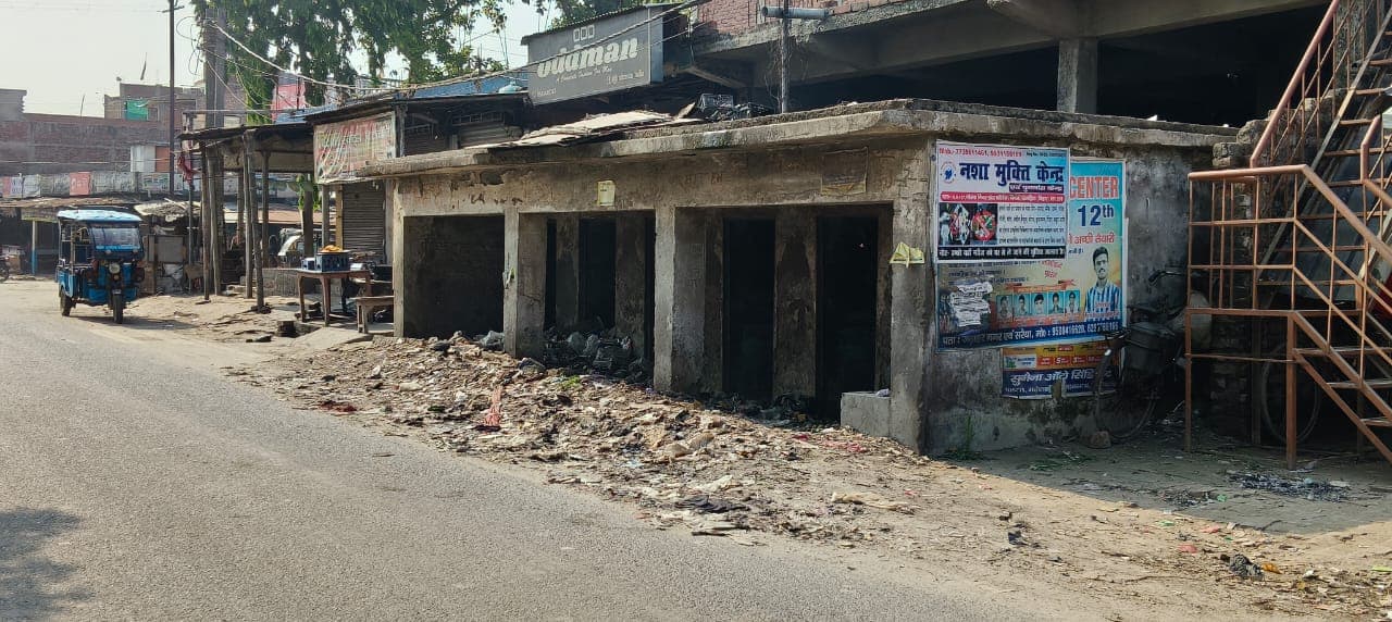KHAGARIA: सुविधा के नाम पर बंद पड़ा सुलभ शौचालय, यात्रियों को हो रही परेशानी