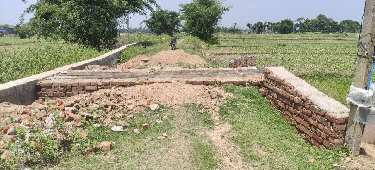 निर्माणाधीन पुलिया से सरिया चोरी, ढलाई से पहले चोरों ने हाथ किया साफ