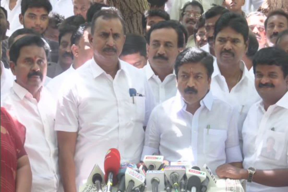 AIADMK में बगावत, फ्लोर टेस्ट में पार्टी के 25 विधायकों ने TVK का किया समर्थन