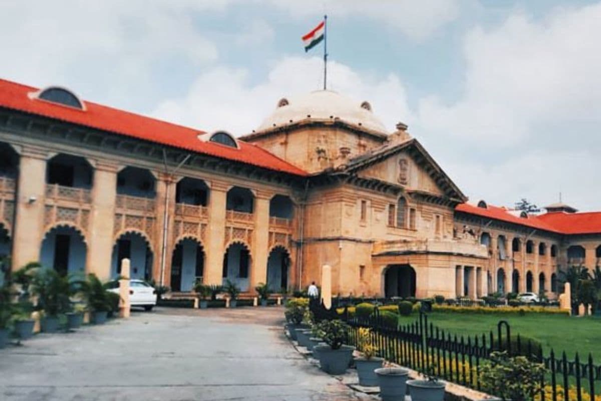 सार्वजनिक स्थलों पर नमाज: इलाहाबाद HC के फैसले पर आई मुस्लिम स्कॉलर्स की प्रतिक्रिया