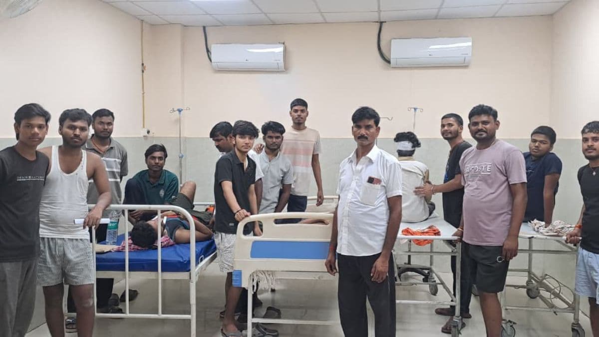 अररिया पॉलिटेक्निक कॉलेज में पोर्टिको ढहने से मचा हड़कंप, परीक्षा देने आए 18 से अधिक छात्र घायल