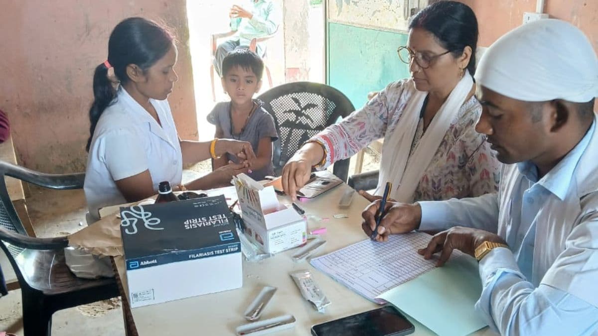 अररिया में फाइलेरिया उन्मूलन अभियान तेज, स्कूलों में बच्चों के लिये जा रहे ब्लड सैंपल