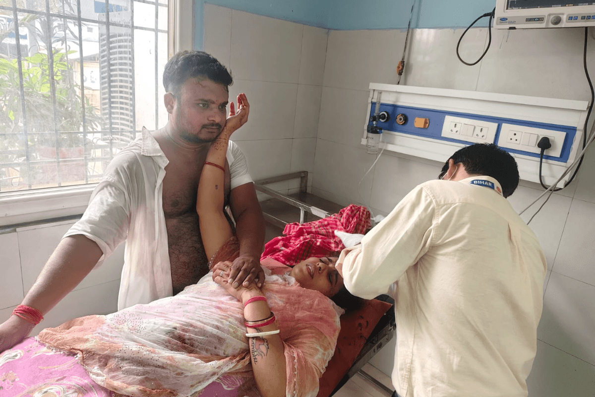 Arrah News : रोडरेज को लेकर विवाद, घर में घुसकर दंपती को बेरहमी से पीटा; अस्पताल में भर्ती