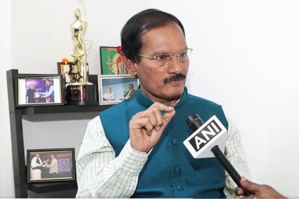 नोबेल शांति की रेस में भारत के 'पैडमैन', अरुणाचलम मुरुगनाथम हुए नॉमिनेट