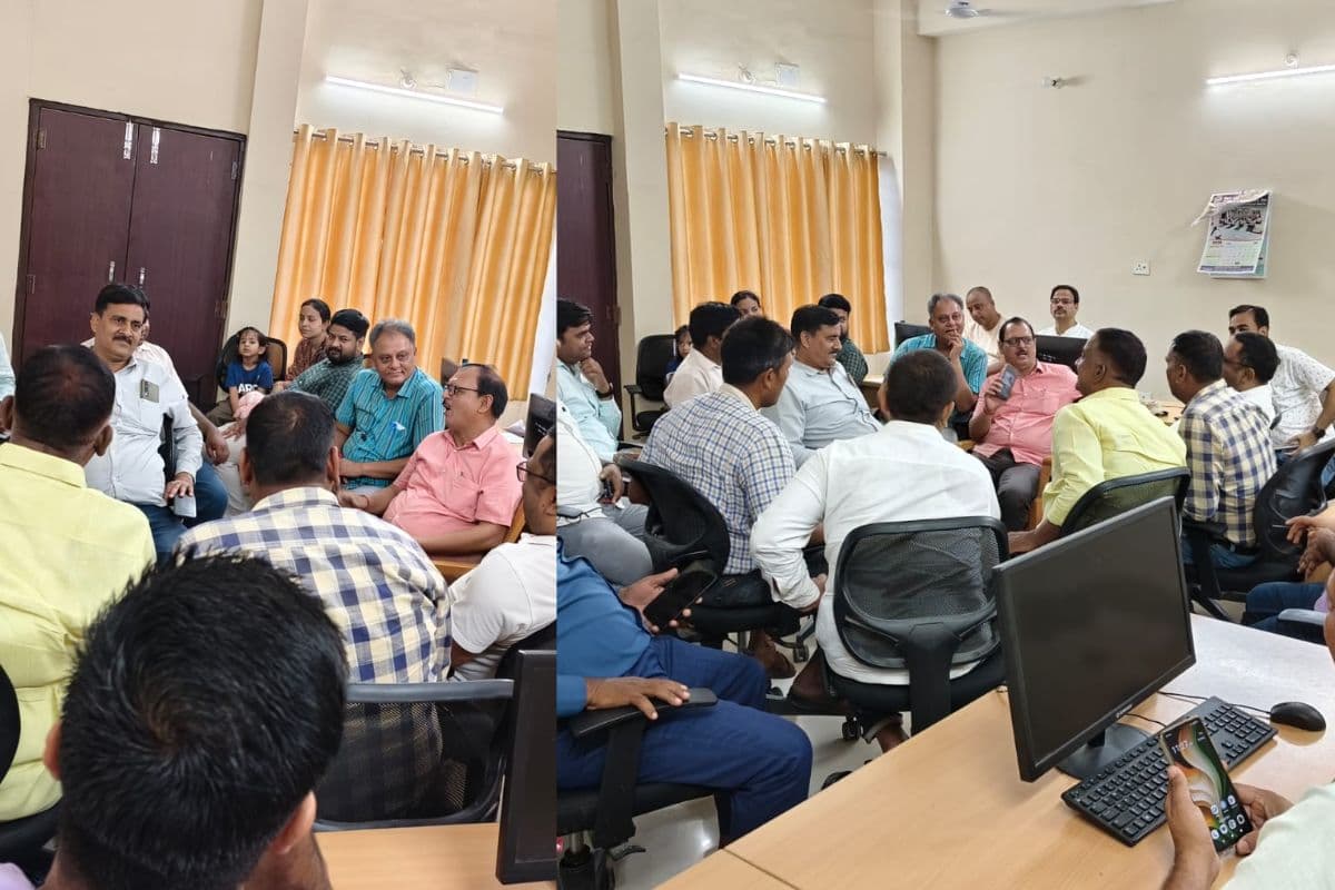 बैंक कर्मियों ने आंदोलन किया तेज, एक जून से अनिश्चितकालीन हड़ताल की चेतावनी