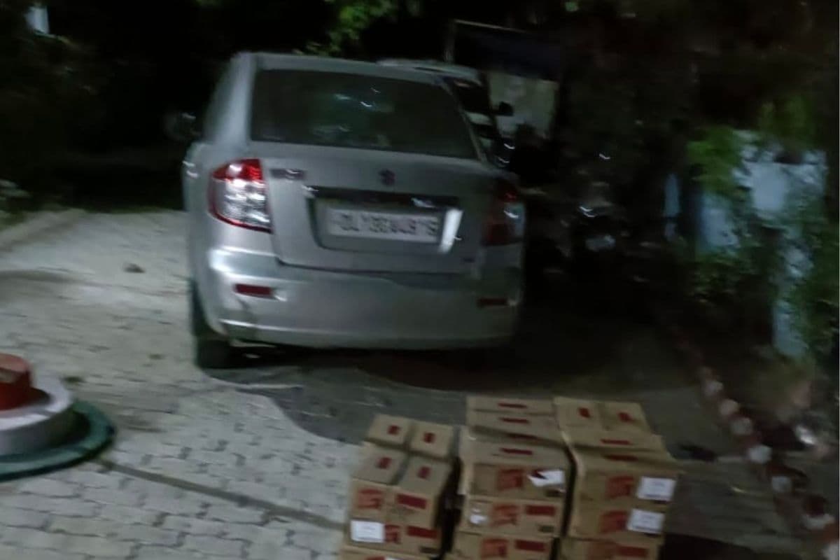दिल्ली से खगड़िया जा रही शराब की खेप को पुलिस ने दबोचा, तस्कर गिरफ्तार