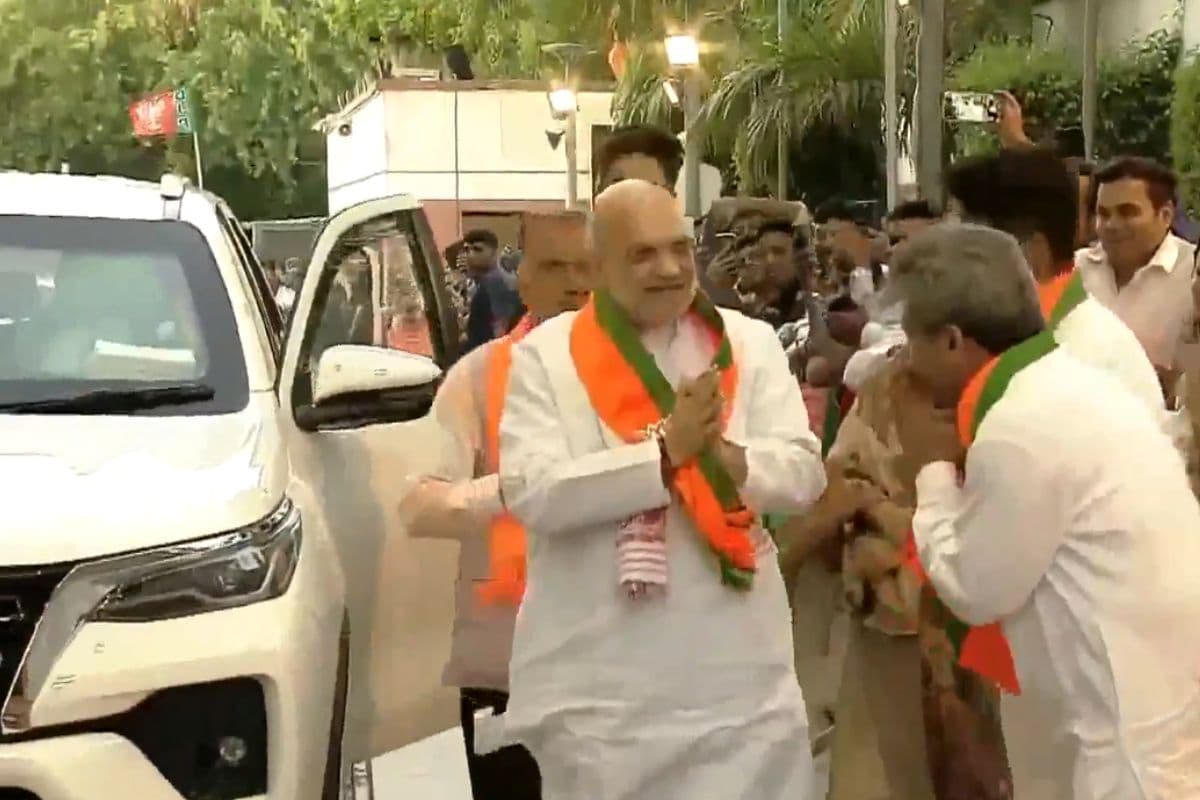 बंगाल में डबल सेंचुरी, असम में बहुमत: BJP हेडक्वार्टर पहुंचे अमित शाह, थोड़ी देर में पीएम मोदी का भाषण