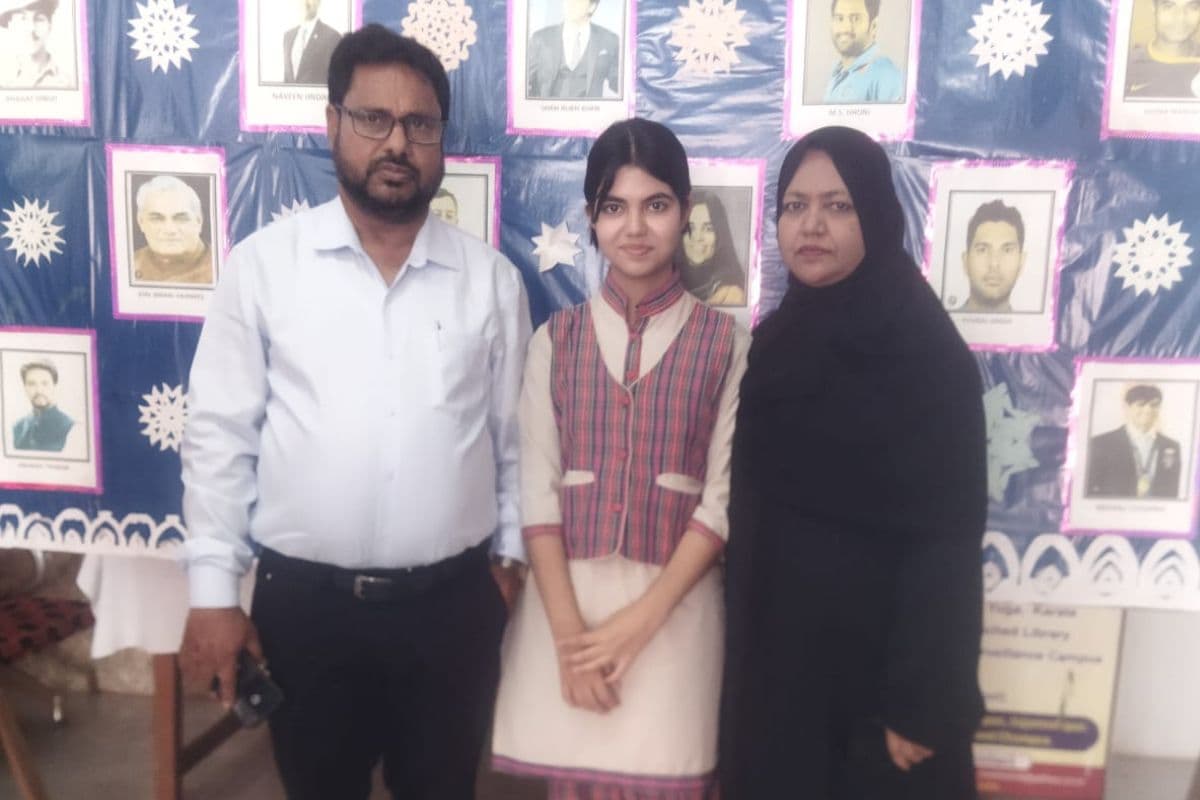 Chaibasa: मध्य विद्यालय नोवामुंडी बाजार के शिक्षक की बेटी बनी टाटा डीएवी स्कूल की साइंस टॉपर