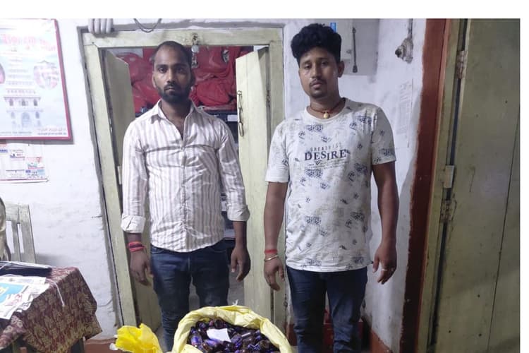 Begusarai News : पुलिस की बड़ी कार्रवाई : कार से 179 लीटर प्रतिबंधित कफ सिरप बरामद; पटना और गया के दो धराए
