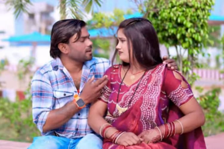 Bhojpuri Song: गर्मी में छाया गोल्डी यादव का नया गाना ‘किन के लादी एसी पिया’, रूपा साहनी का देसी डांस जीत लेगा दिल