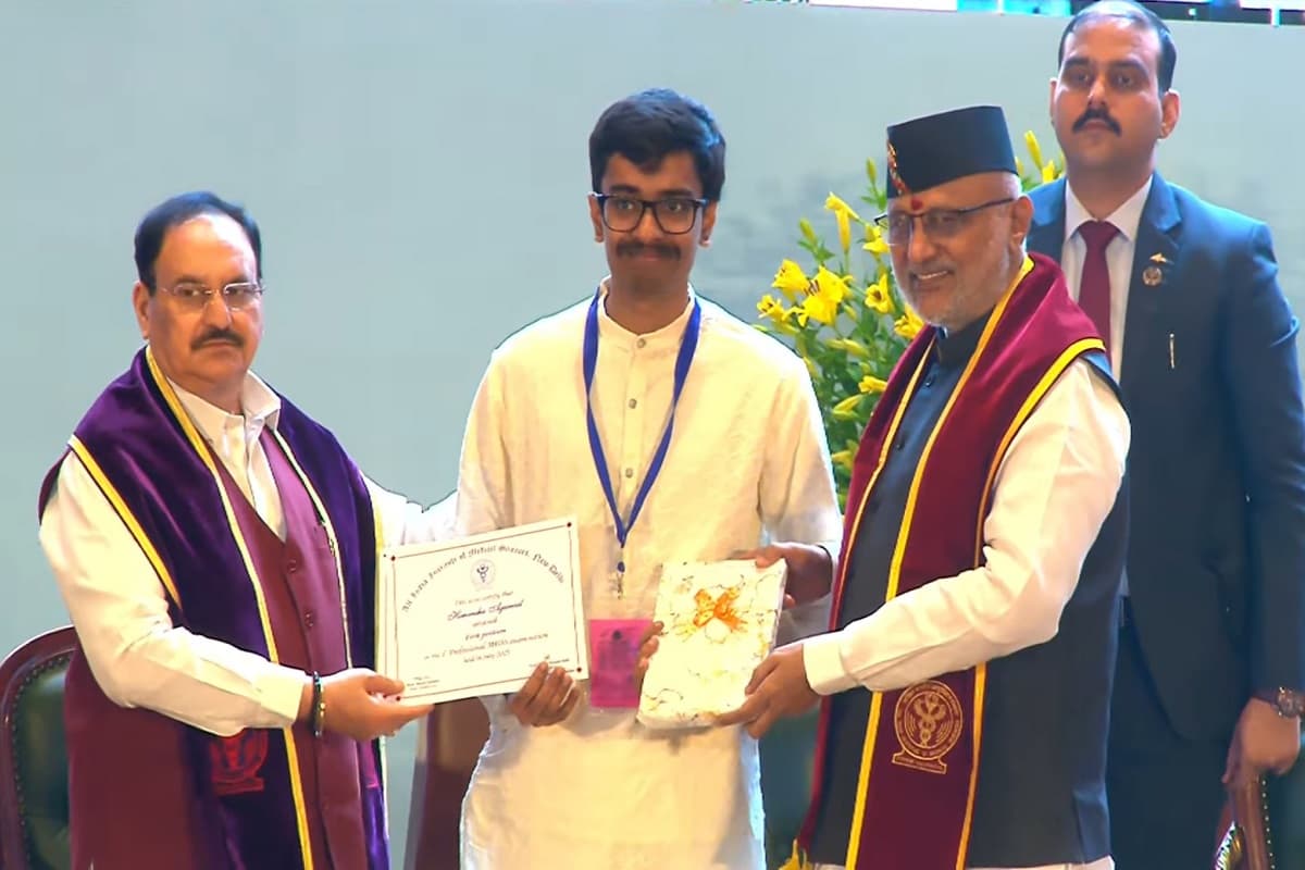 चंद्रपुरा के हिमांशु ने कर दिया कमाल, एमबीबीएस के सेकेंड ईयर में उपराष्ट्रपति के हाथों मिला सम्मान