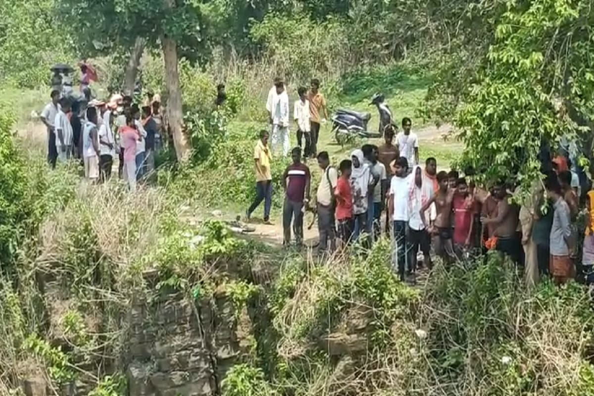 दामोदर नदी में नहाने गए दो छात्र डूबे, एक का शव बरामद, दूसरे की तलाश जारी