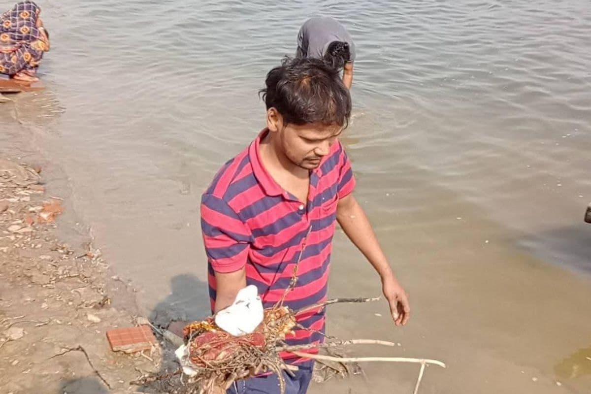 Buxar News: चौसा में 334वें रविवार को चला गंगा सफाई महाअभियान
