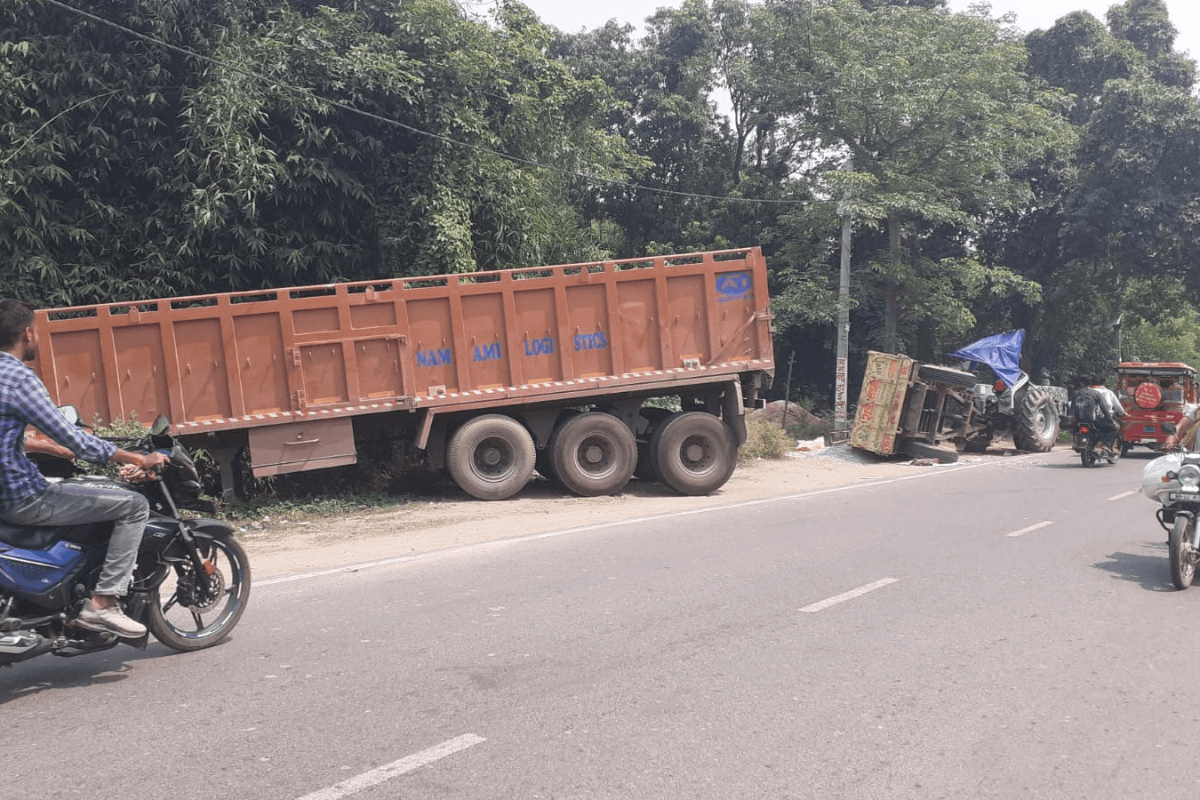 Buxar News : तेज रफ्तार अनियंत्रित ट्रक ने ट्रैक्टर को मारी टक्कर, एक चालक की हालत नाजुक, रेफर