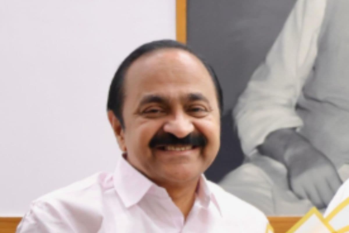 मुख्यमंत्री पर सोशल मीडिया पोस्ट से मचा बवाल, प्रिंसिपल को रिटायरमेंट से पहले किया गया सस्पेंड
