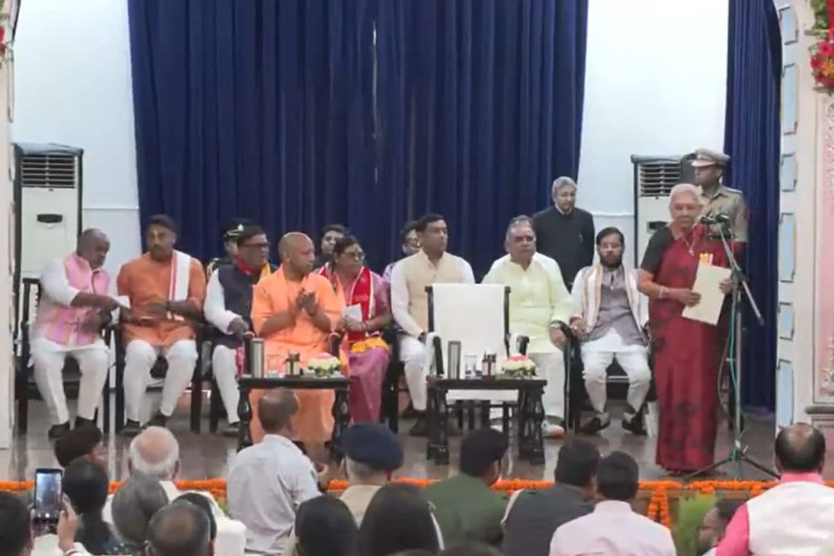 यूपी में योगी मंत्रिमंडल का विस्तार, भूपेंद्र सिंह ने राज्य मंत्री पद की शपथ ली