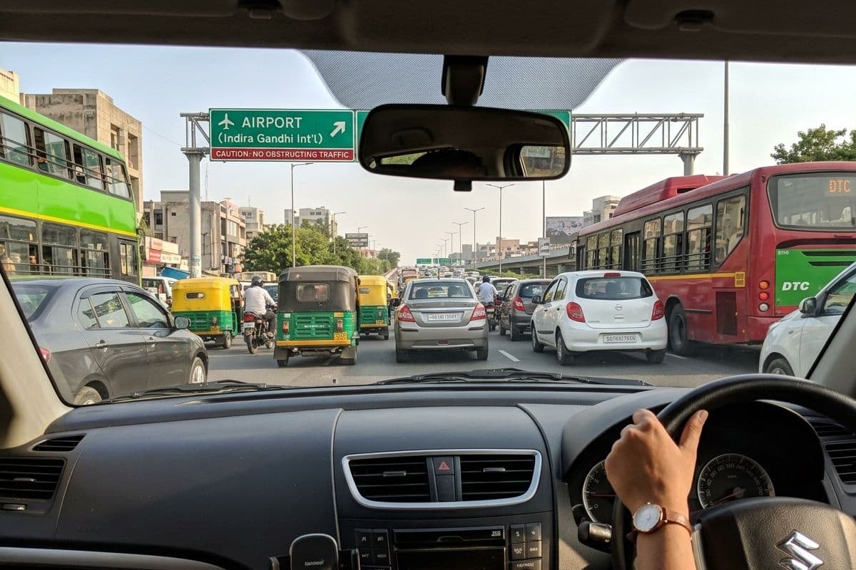 बढ़ती तेल कीमतों के बीच कार मालिक जरूर जानें ये आसान टिप्स, फ्यूल खर्च होगा कम