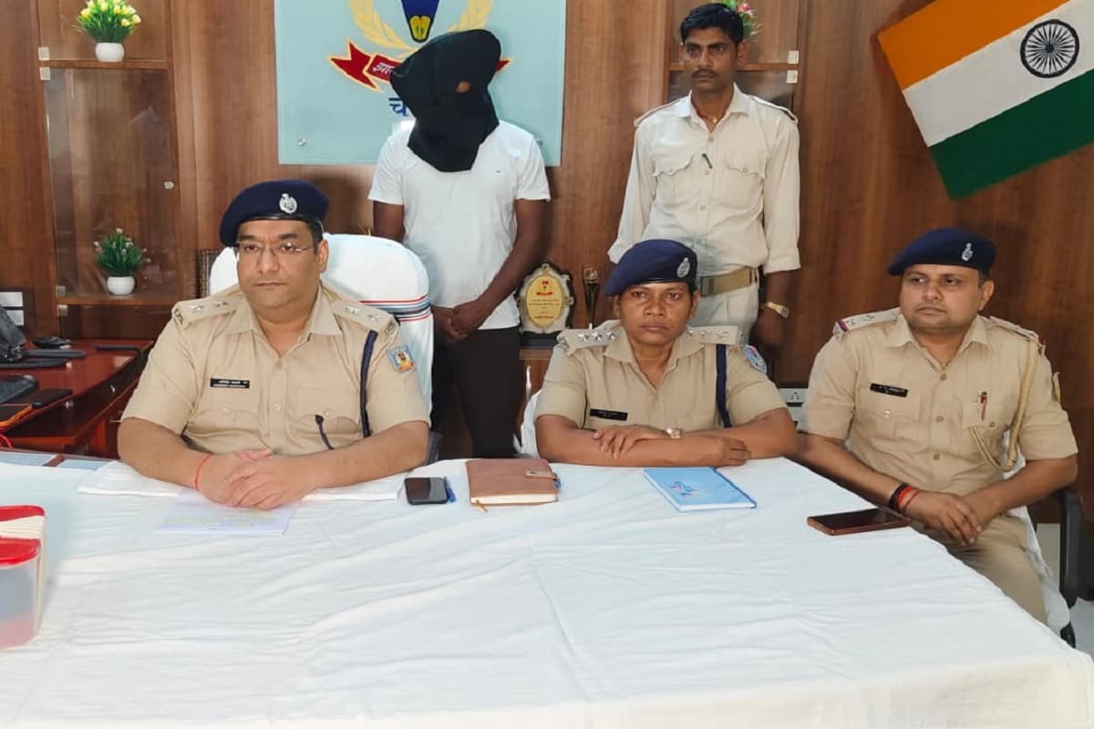 चतरा पुलिस को बड़ी सफलता, 10 लाख रुपये का अफीम बरामद, एक तस्कर गिरफ्तार