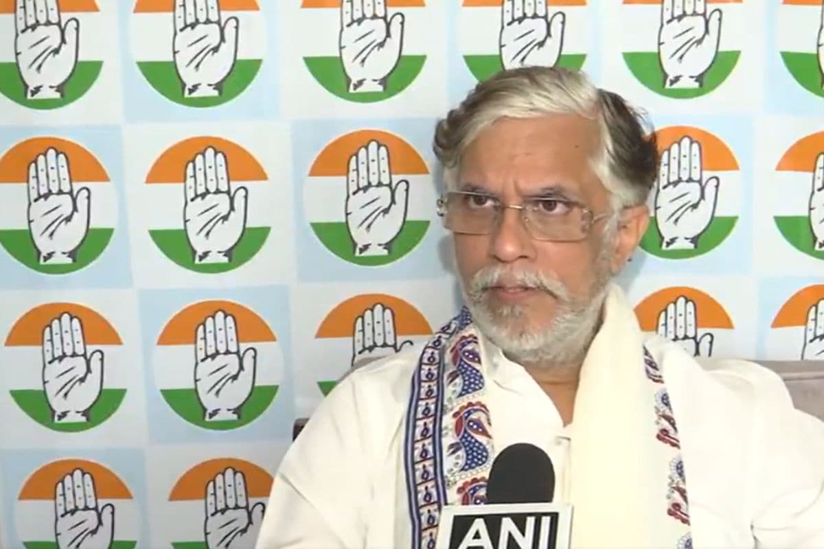 पवन खेड़ा का पीएम मोदी पर अटैक, कहा- आम लोगों को किस्तों में क्यों मार रहे?