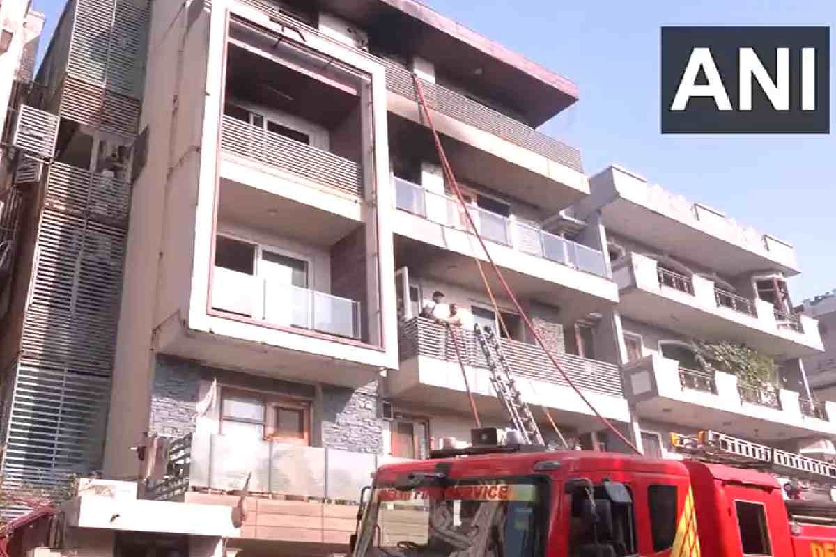 Delhi Fire : विवेक विहार की एक बिल्डिंग में लगी आग, 3 से 4 लोगों के शव मिले