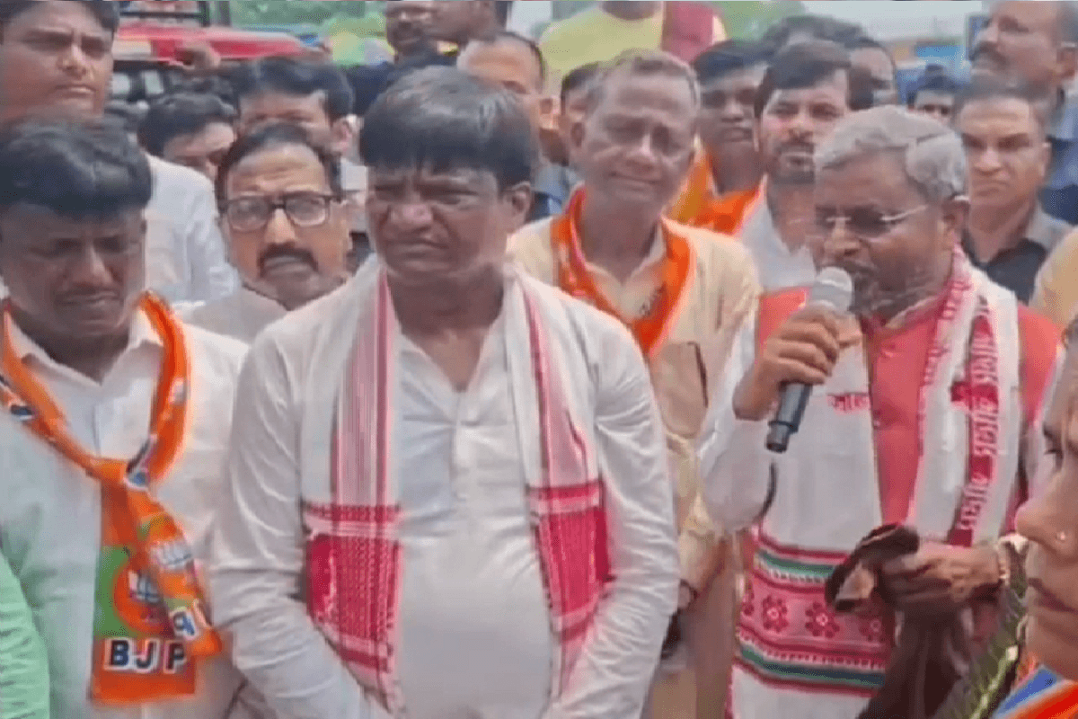 धनबाद में भाजपा का घड़ा फोड़ प्रदर्शन, बिजली-पानी संकट और प्रिंस खान मामले पर सरकार को घेरा