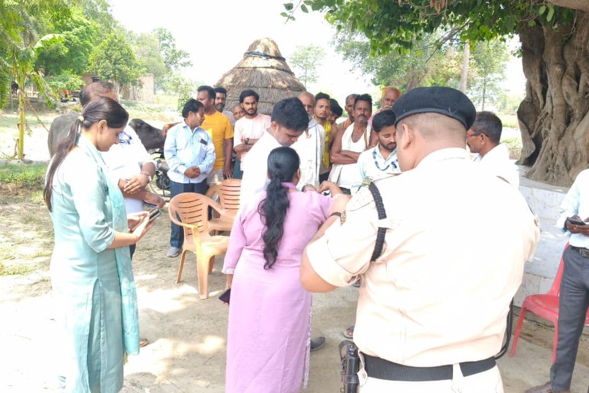 सीवान डीएम का नौतन प्रखंड का औचक निरीक्षण, विभिन्न योजनाओं की समीक्षा