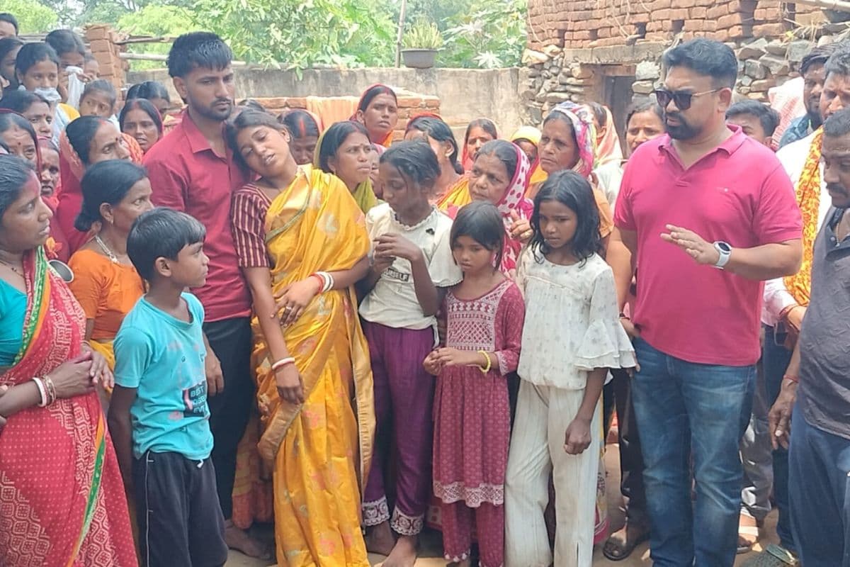 तेलंगाना में मृत मजदूर रामदुलाल का शव पहुंचा जामताड़ा, स्वास्थ्य मंत्री के पहल से मिला बेबस परिवार को सहारा