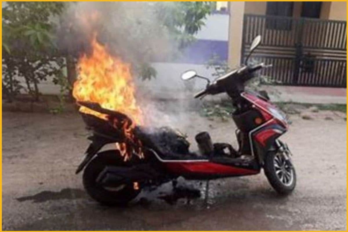 बेंगलुरु में ईवी बैटरी ब्लास्ट से बड़ा हादसा, आप न करें ऐसी गलतियां