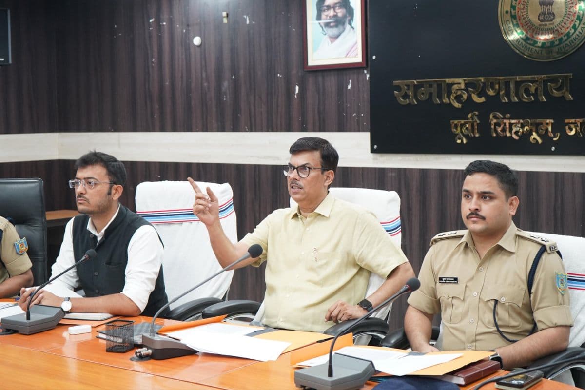 जमशेदपुर में 15 साल पुरानी गाड़ियां सड़कों से होंगी बाहर, बिना हेलमेट बाइक चलाई तो कटेगा भारी चालान
