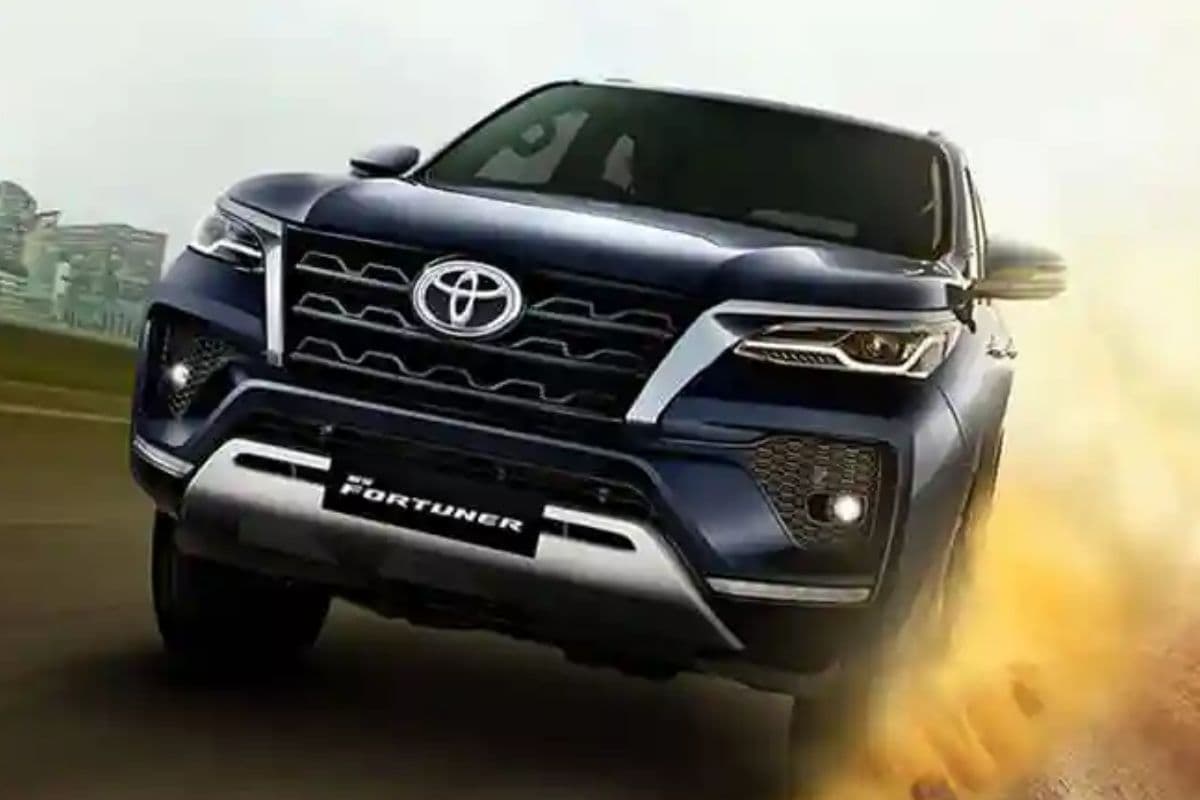 Toyota ने बढ़ा दी Fortuner लाइनअप की कीमतें, जानें कौन-सा वेरिएंट हुआ कितना महंगा