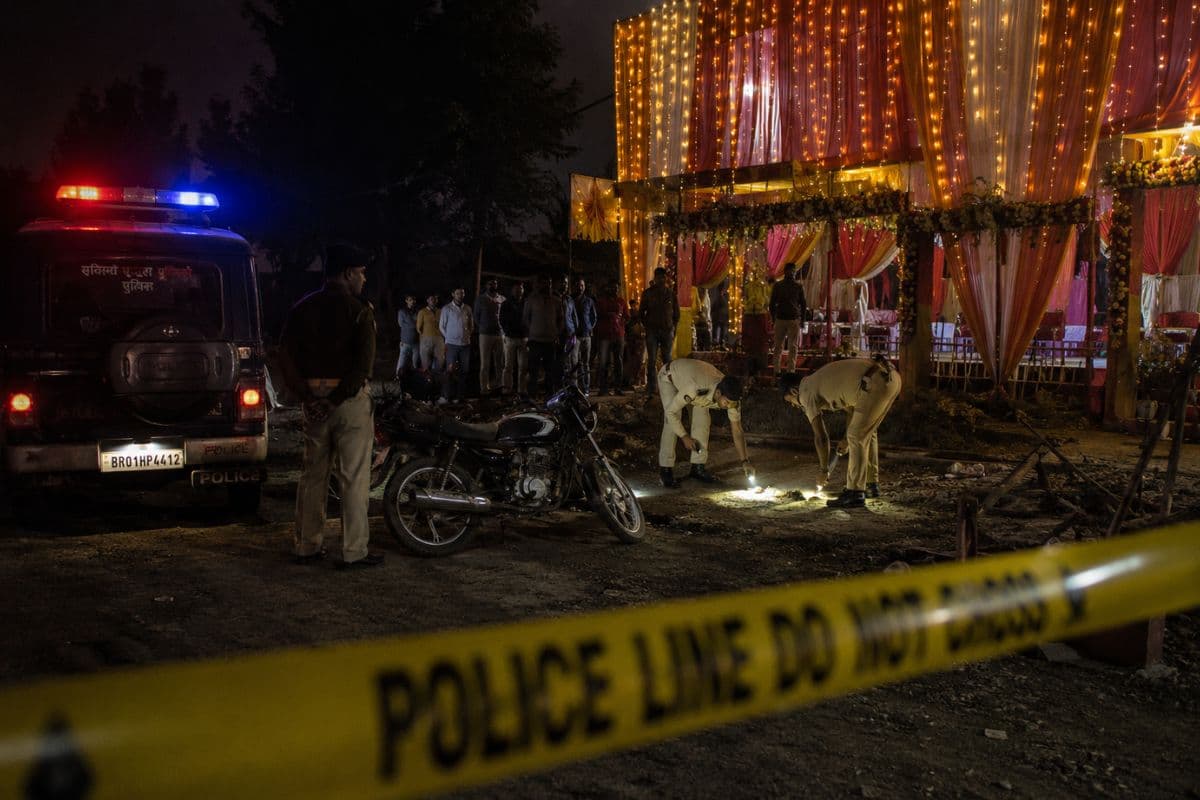 गढ़वा : नाना-नानी के घर लौट रहे युवक पर अपराधियों का जानलेवा हमला, शादी के जश्न के बीच चली गोली