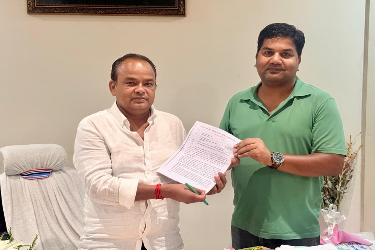 रंका सीएचसी को अनुमंडलीय अस्पताल बनाने की मांग तेज, स्वास्थ्य मंत्री को सौंपा गया ज्ञापन