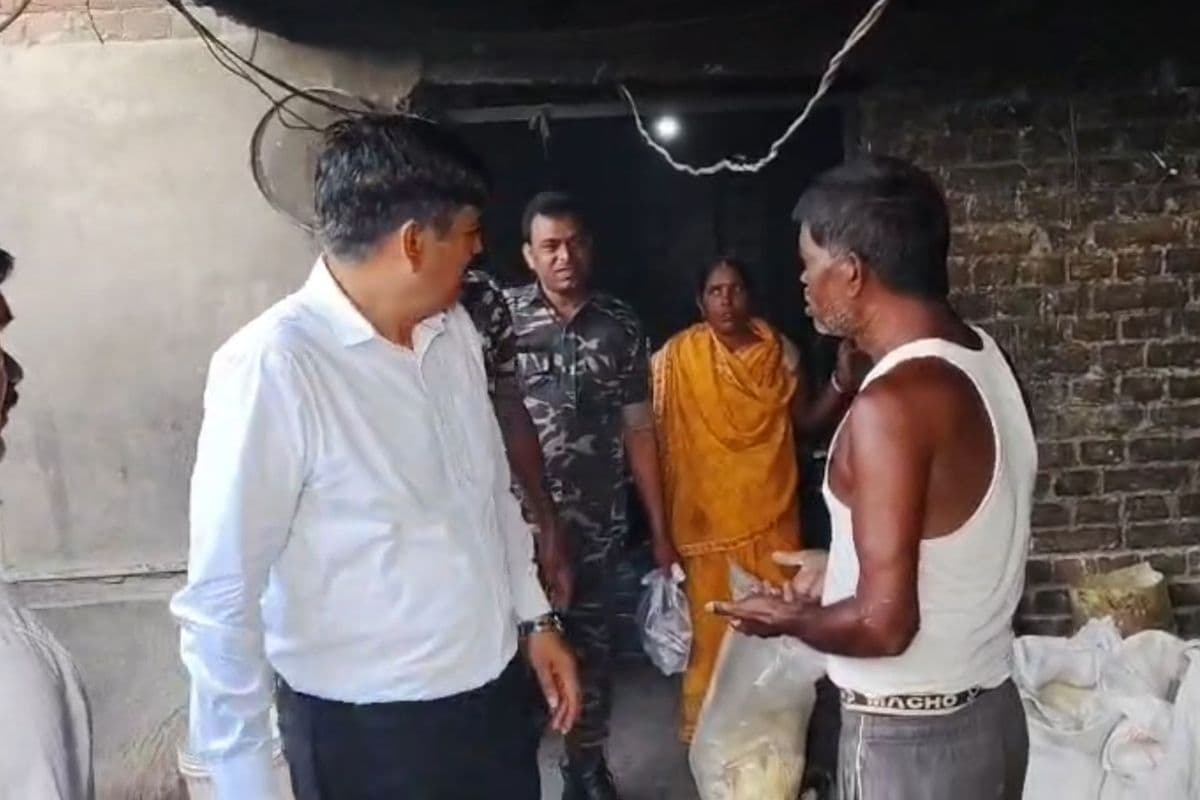 गढ़वा : बेसन के नाम पर खेसारी दाल और चावल के आटे से बन रहे थे बूंदी के लड्डू, एसडीएम की छापेमारी